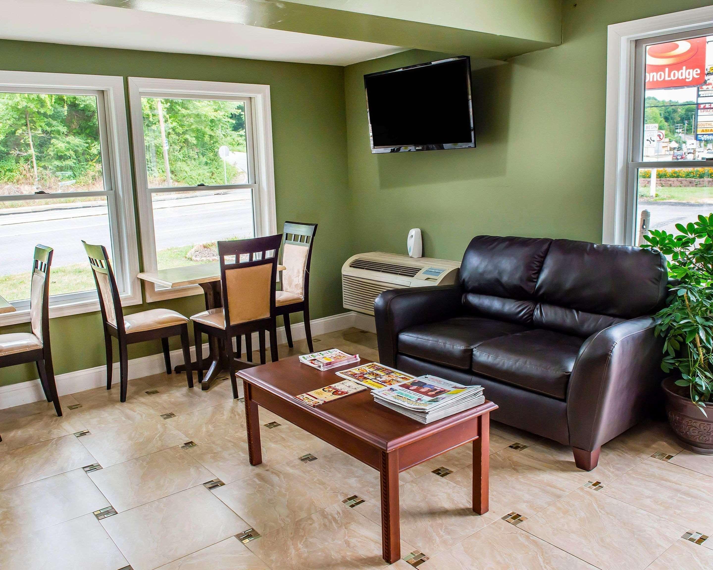 Econo Lodge Jefferson Hills Hwy 51 Clairton Buitenkant foto